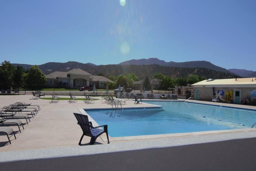 Tacit Shadow Resort Shangri-La King Suite, Gym, Coffee Bar, Hot-Tub, Free Laundry, Food Available Parowan Zewnętrze zdjęcie